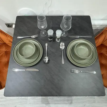 Centre Fully Equipped Perfect For Long * Bradford (West Yorkshire)