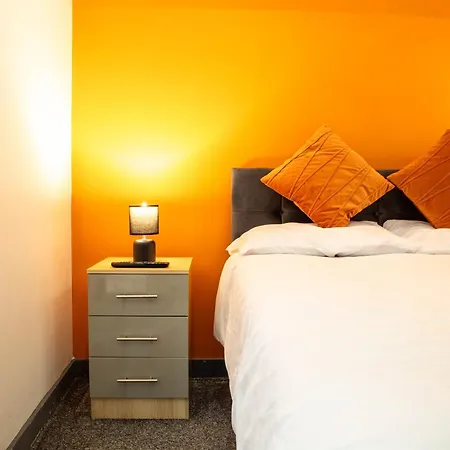 Centre Fully Equipped Perfect For Long Bradford (West Yorkshire)