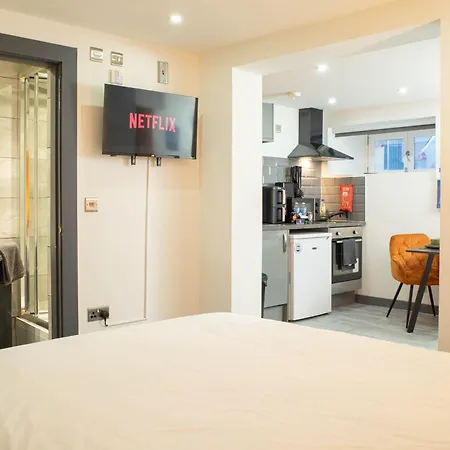 Centre Fully Equipped Perfect For Long * Bradford (West Yorkshire)