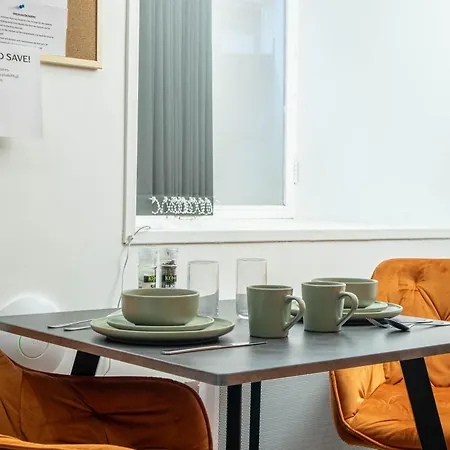 Centre Fully Equipped Perfect For Long Bradford (West Yorkshire)