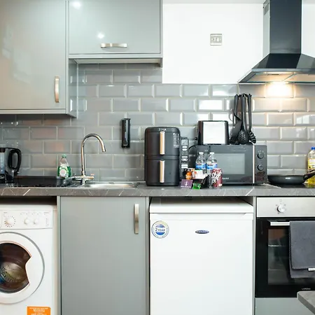 Centre Fully Equipped Perfect For Long * Bradford (West Yorkshire)